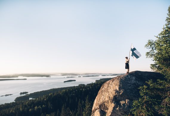 Suomenlippu, Koli (Kuva: Eeva Mäkinen) ©Suomen luonnon päivä